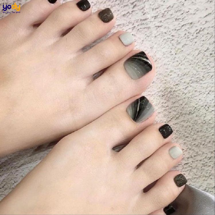 Tips chọn màu sơn móng chân đẹp và chăm sóc màu sơn móng chân tại nhà